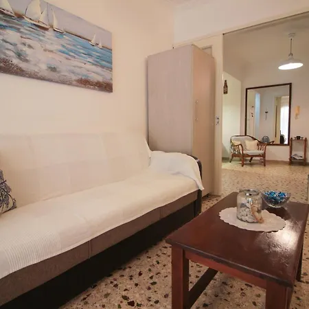 Quiet Apt In Town With A/c, Veranda & Kitchen Apartmán