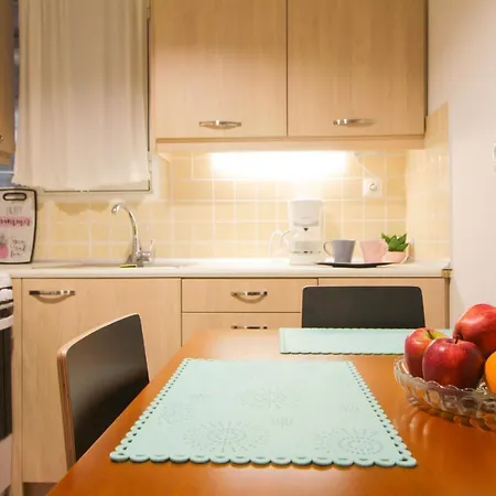Quiet Apt In Town With A/c, Veranda & Kitchen Apartmán Tínos