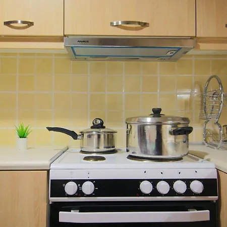 Quiet Apt In Town With A/c, Veranda & Kitchen *